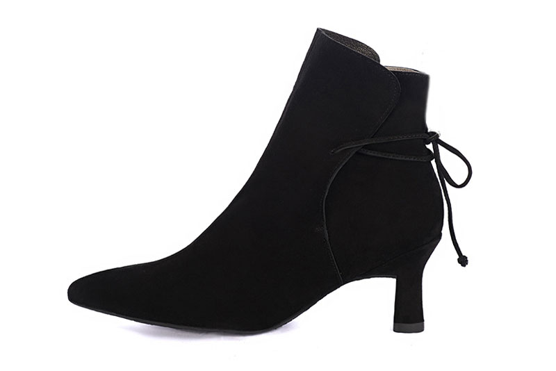 Matt black women's ankle boots with laces at the back. Tapered toe. Medium spool heels. Profile view - Florence KOOIJMAN